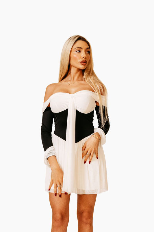 Schulterfreies Kleid mit Schleife
